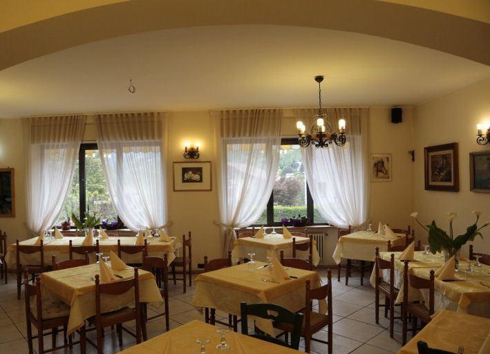 Hotel Ristorante Vittoria ซาน เฟเดเล อินเตลวี ภายนอก รูปภาพ