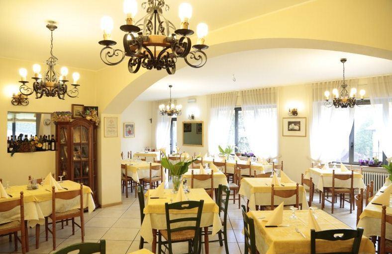 Hotel Ristorante Vittoria ซาน เฟเดเล อินเตลวี ภายนอก รูปภาพ