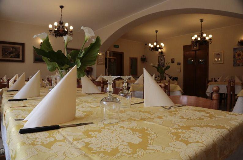 Hotel Ristorante Vittoria ซาน เฟเดเล อินเตลวี ภายนอก รูปภาพ